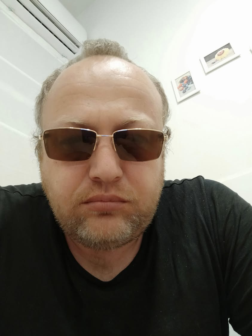 Майя с Галина в ленте обсуждают, что для того чтобы быть хорошим копирайтером нужно много писать